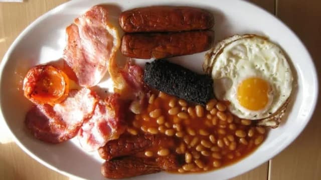 Full English breakfast with foods to avoid on a PCOS diet