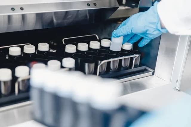 Prices Sperm bank in London - Laboratory technician handling frozen sperm samples at London fertility clinic